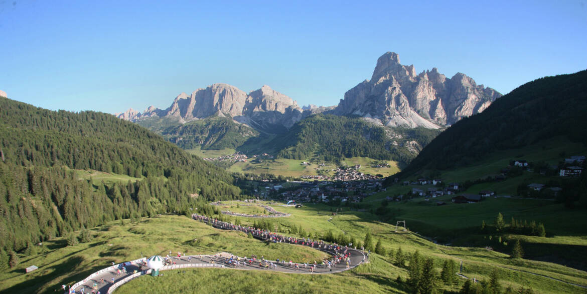 Maratona_dles_Dolomites_-_Campolongo_Pass.jpg